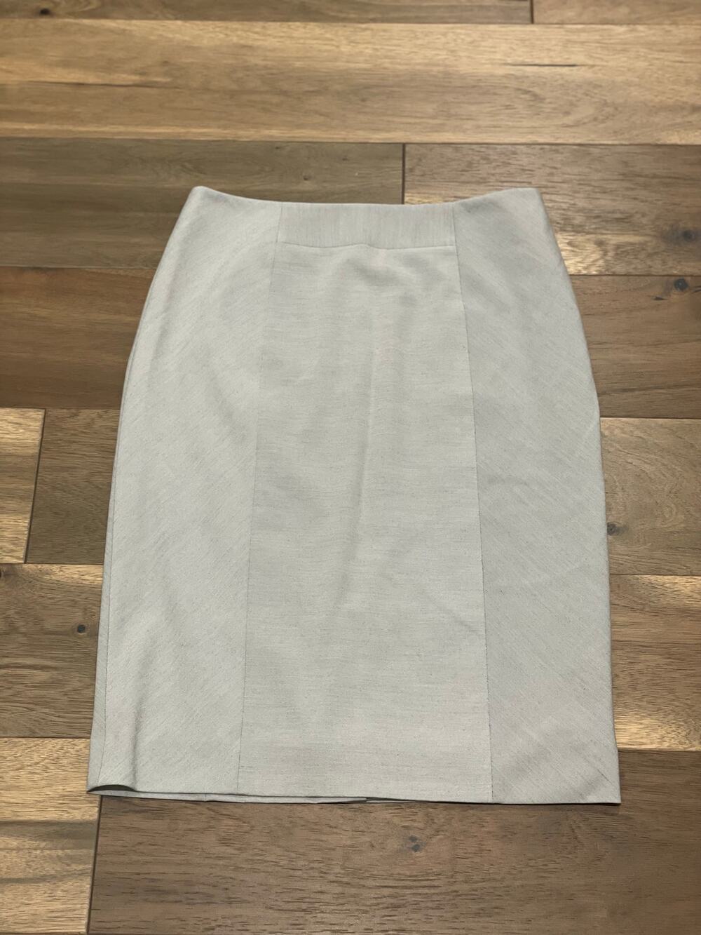 Antonio Melani Light Gray Pencil Skirt Size 6 Fully Lined Tailored